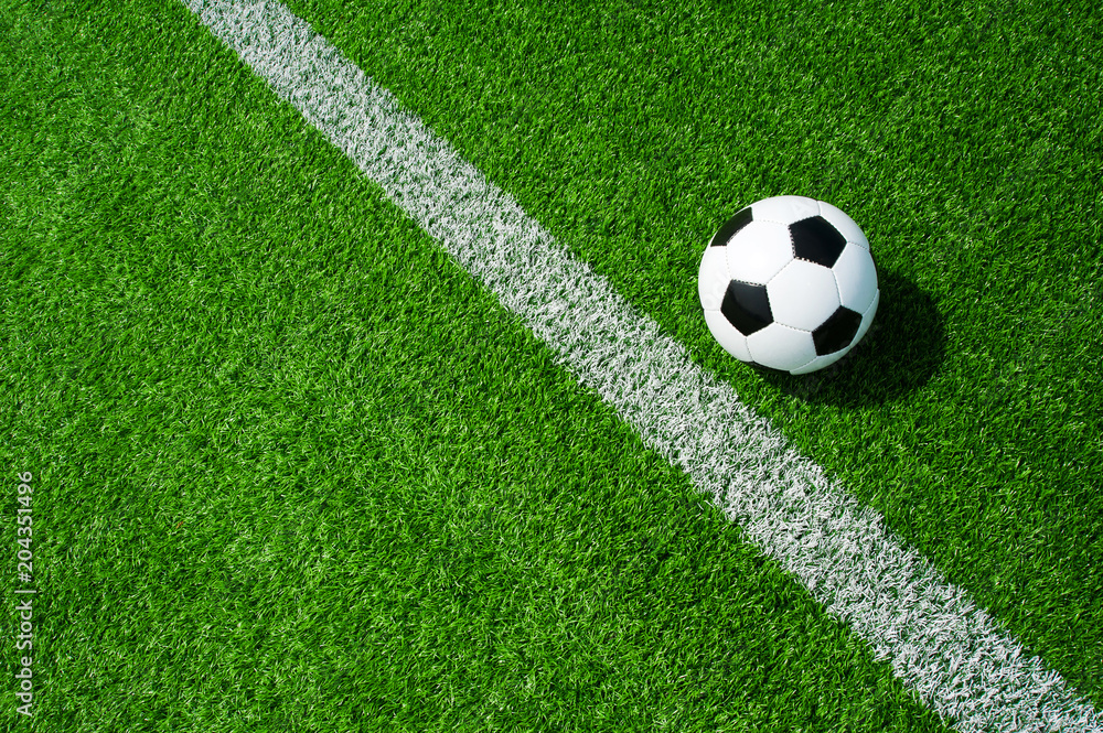 Bild von einem Ball vor der Linie